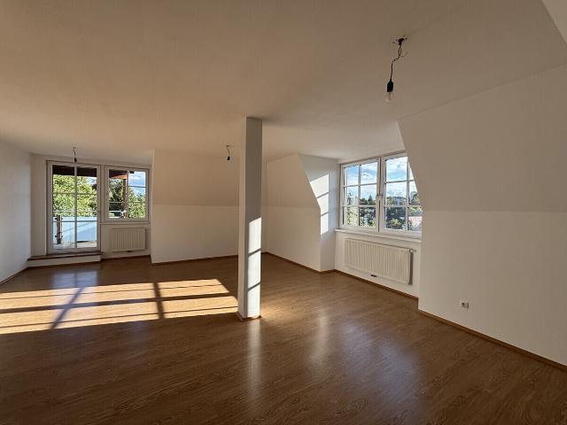 Lichtdurchflutete Mietwohnung mit südseitigen Balkon in ruhiger Lage!