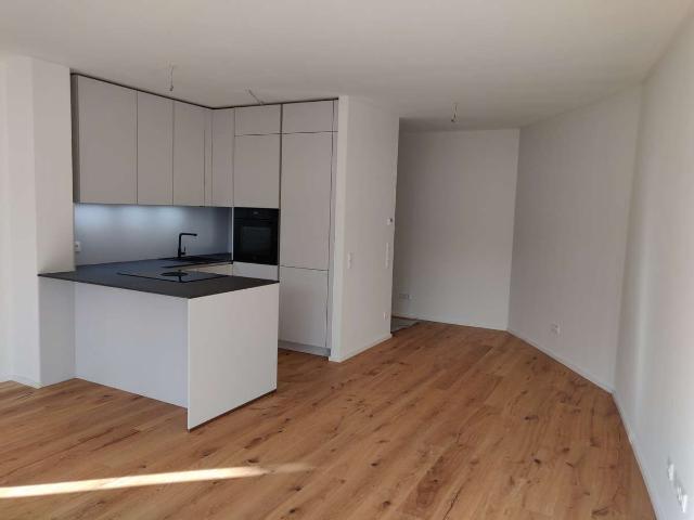 Lichtdurchflutete moderne 2 ZKB mit Balkon