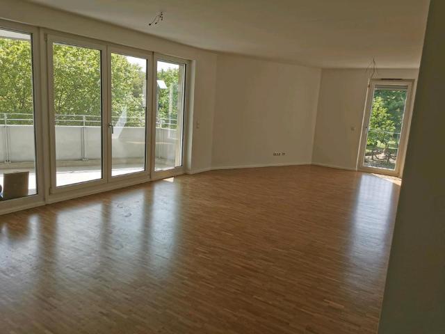 Lichtdurchflutete moderne 3 Zi Whg direkt am Park EBK Balkon