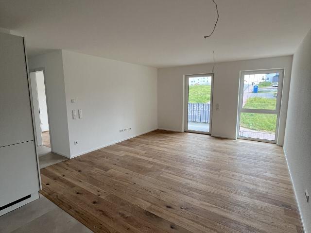 Lichtdurchflutete Neubauwohnung mit Einbauküche und Tiefgaragenstellplatz sucht Mieter