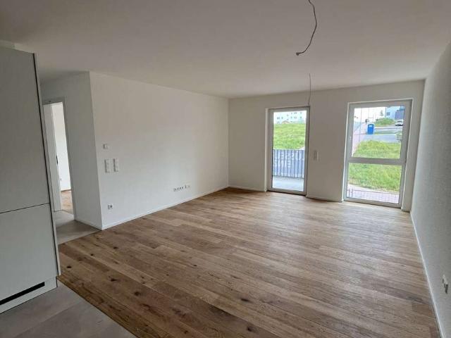Lichtdurchflutete Neubauwohnung mit Einbauküche und Tiefgaragenstellplatz sucht Mieter