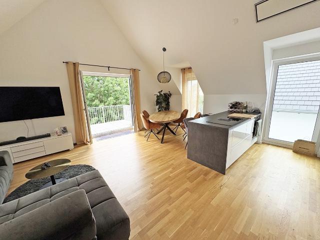 Lichtdurchflutete Neubau Dachgeschosswohnung mit Balkon in Büchenau!