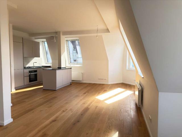Lichtdurchflutete Neubau Endetage: 98 m², eigene Dachterrasse, Blick bis zur Elbphilharmonie