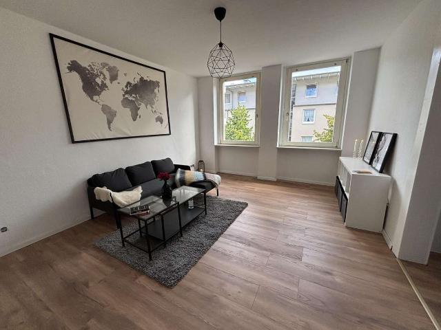 Lichtdurchflutete renovierte 54qm Wohnung inkl. Einbauküche & Möbel