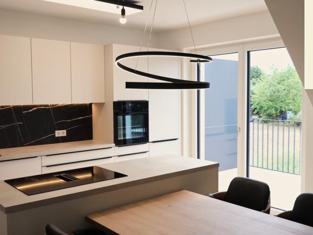 Lichtdurchflutete, Sanierte Wohnung zu Verkaufen!