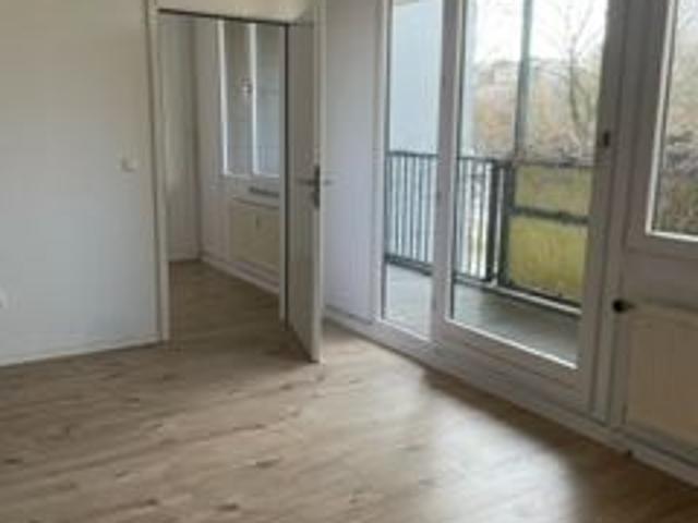Lichtdurchflutetes 2 Zimmer Apartment mit Balkon in Laatzen, Marktstraße