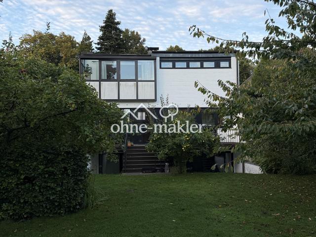 Lichtdurchflutetes Architektenhaus auf 1.802 m² Grundstück in ruhiger Lage von Bargteheide