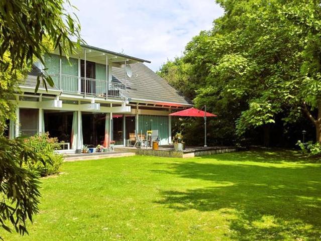 Lichtdurchflutetes Domizil in ruhiger Lage – privat, sonnig