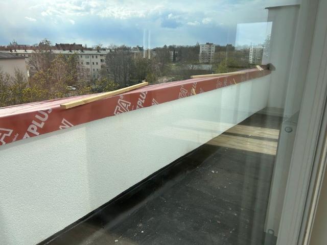 Lichtdurchflutetes Dachgeschoss: Moderne 2 Zimmer Wohnung mit zwei Balkonen in Mariendorf