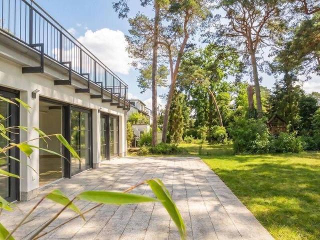 Lichtdurchflutetes Einfamilienhaus mit großem Garten und zwei Terrassen
