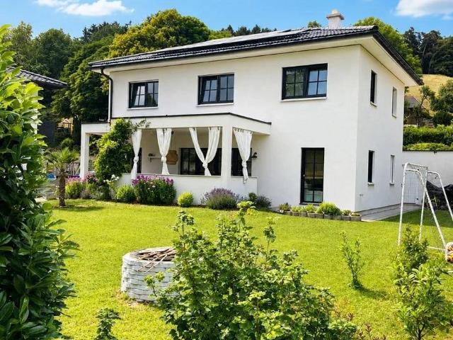 Lichtdurchflutetes Einfamilienhaus nahe Mattighofen mit Garten, Kamin & PV provisionsfrei