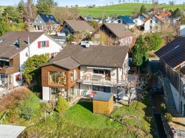 Lichtdurchflutetes Einfamilienhaus an ruhiger Lage mit traumhafter Aussicht