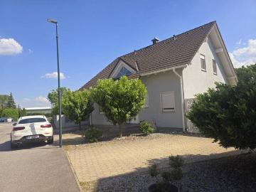 LICHTDURCHFLUTETES EINFAMILIENHAUS IN PROTTES+ Grundstück 752m²+ 5 Zimmer+ Wohnessküche 45m²+Kamin+, Garage & moderner Ausstattung!