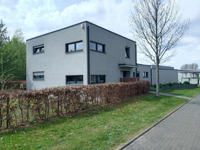 lichtdurchflutetes, exklusives Anwesen, alles neu!