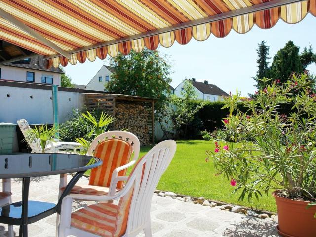 Lichtdurchflutetes Haus mit modernisiertem Bad und schönem Garten