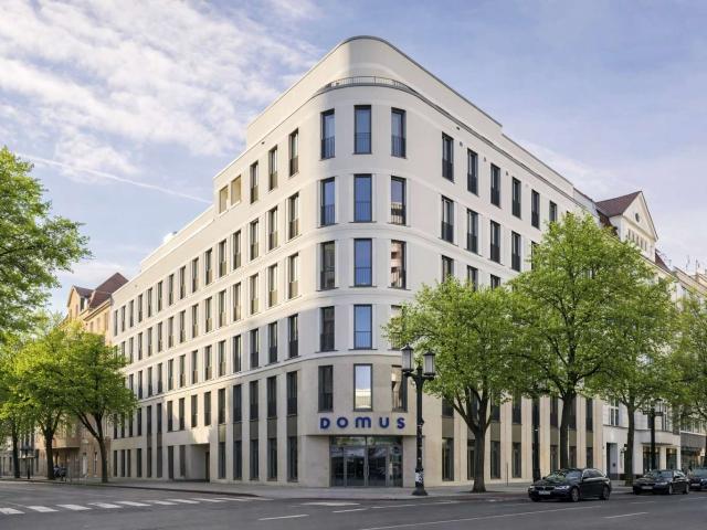 Lichtdurchflutetes Penthouse mit Terrassenzugang aus allen Räumen, Ankleide und en suite Bad