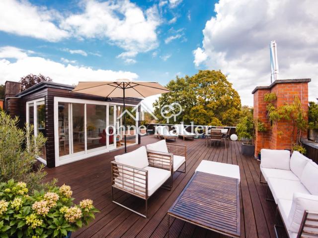 Lichtdurchflutetes Penthouse mit großzügiger Dachterrasse, Kamin und Bulthaup Küche in Wannsee