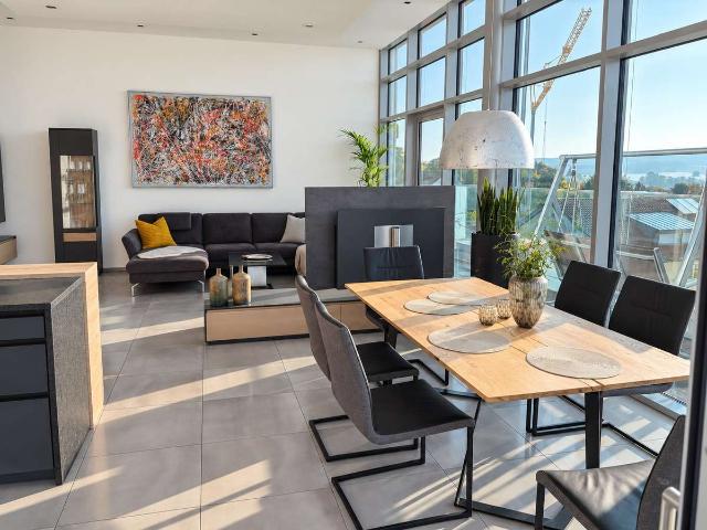 Lichtdurchflutetes Penthouse: Dachterrasse, Weitblick & Aufzug | 4 Zimmer