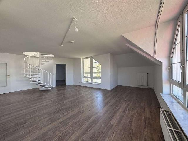 Lichtdurchflutetes Penthouse Feeling in Zehlendorf: 3 Zimmer Dachgeschoss mit spektakulärer Terrasse