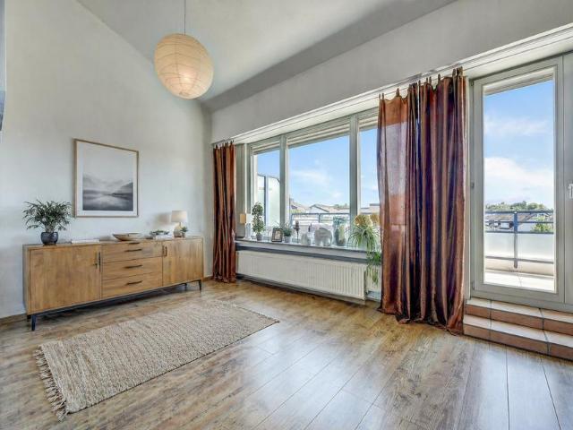 Lichtdurchflutetes Penthouse in Wittlaer: Wohnen in Top Lage