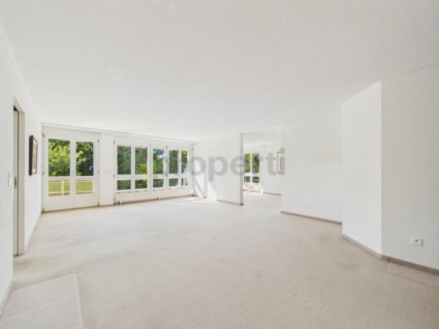 Lichtdurchflutetes Raumwunder, Vier Schlafzimmer und zwei Bäder, Einstellhallenplatz und Lift