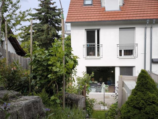 Lichtdurchflutetes Reihenendhaus mit Seeblick