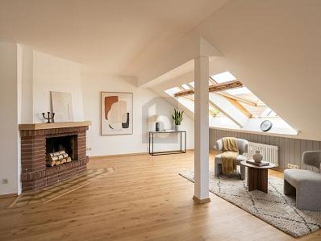 LICHTDURCHFLUTETES WOHNEN MIT KAMIN