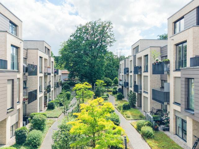 Lichtdurchflutetes Wohnen mit Stil – Moderne 2 Zimmer Wohnung mit Südbalkon und Tiefgarage