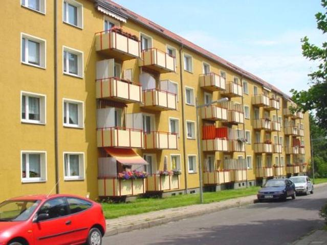 Lichtdurchflutetes Wohnen: 3 Zimmer Wohnung mit Tageslichtbad und Balkon