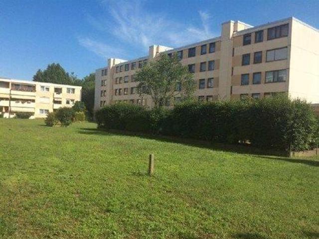 Lichtdurchflutetes teilrenoviertes 2 Zimmer Zuhause mit Balkon &