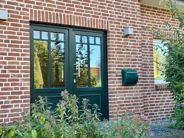 Lichtdurchflutetes und großzügiges Einfamilienhaus auf einem Eckgrundstück mit Gartenhaus