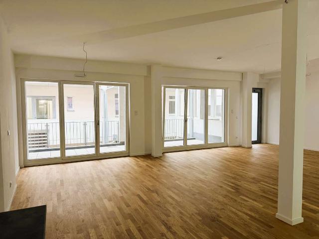 Lichter Wohntraum mit moderner Einbauküche und Balkon – komfortables Wohnen mit Stil und Freiraum