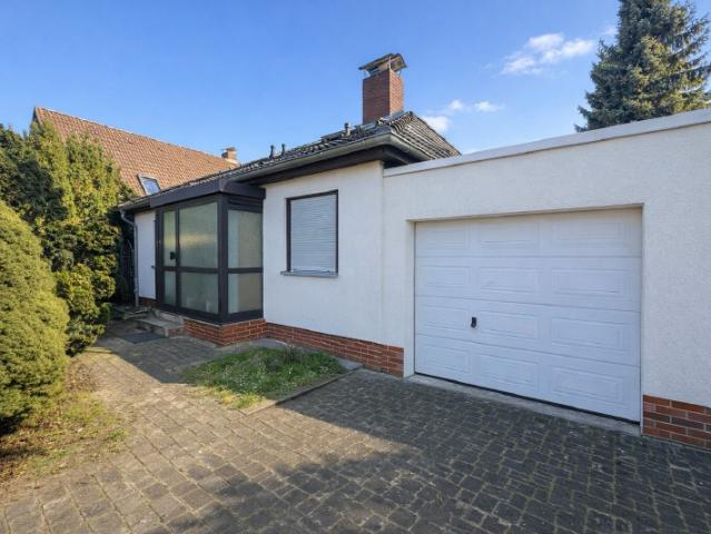 Lichterfelde Bungalow mit Südterrasse und großem Garten