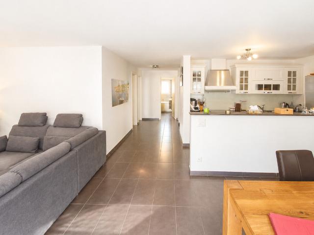 LICHTHAFTE 3.5 ZIMMER WOHNUNG MIT GROSSER VERANDA IN STABIO