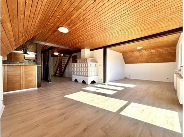 Lichtreiche Dachgeschosswohnung mit Balkon, Gartenanteil in Altdorf