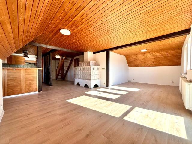 Lichtreiche Dachgeschosswohnung mit Balkon und Gartenanteil