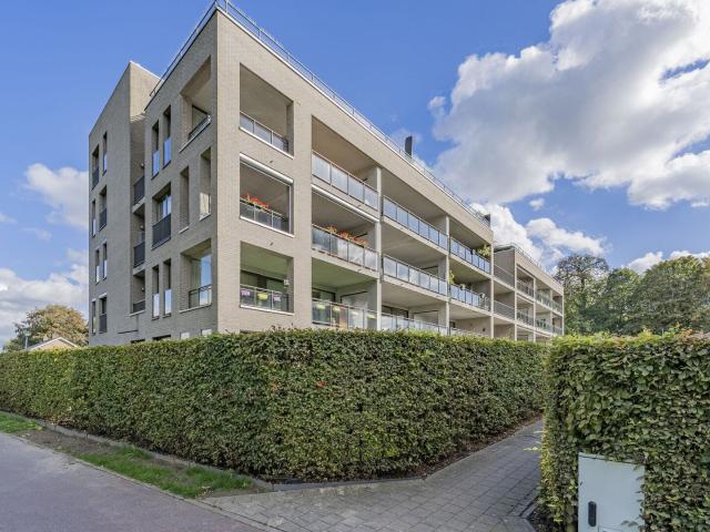 Lichtrijk 1 slaapkamerappartement met ruim terras te huur in
