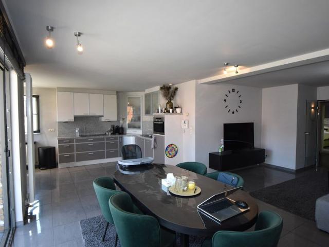 Lichtrijk 2 sl. app. met balkon, staanplaats & ruime berging