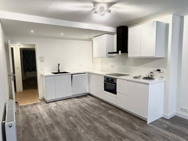 Lichtrijk 2 slaapkamer appartement aan de Zeedijk te Wend.