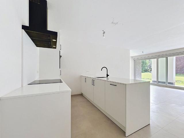 Lichtrijk 2 slaapkamer appartement te Oostakker