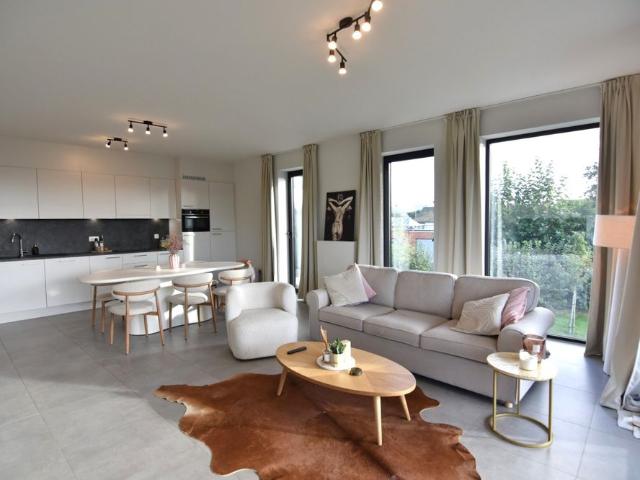 Lichtrijk 2 slpk appartement met ruim terras