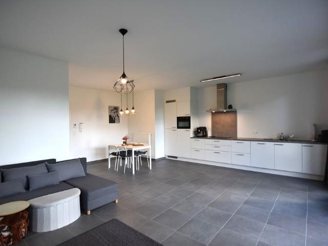 Lichtrijk 2 slpk appartement met ruim terras