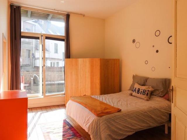 Lichtrijk charmant één slaapkamer appartement met terras te