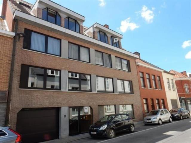Lichtrijk appartement gelegen nabij centrum op de derde verd