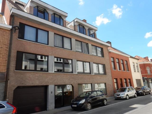 Lichtrijk appartement gelegen nabij centrum op de derde verdieping van kleinschalige bouw