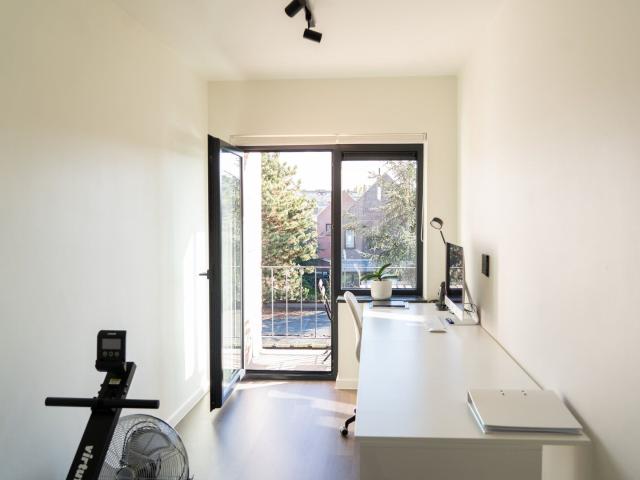 Lichtrijk appartement in kleine residentie