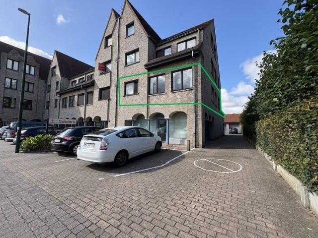 Lichtrijk appartement in het centrum van Torhout + garage