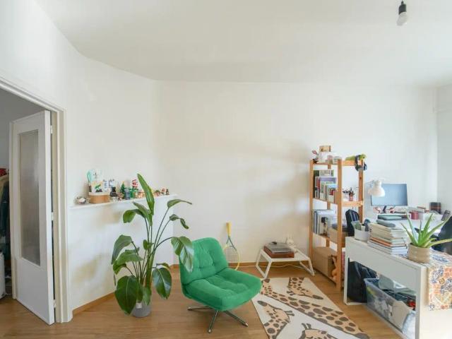 Lichtrijk appartement met balkon op gunstige ligging