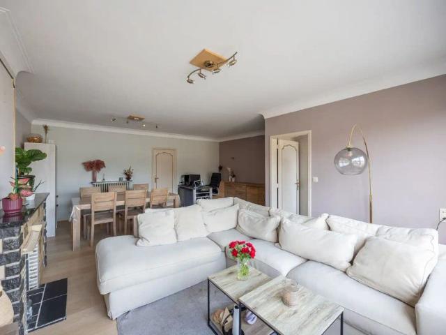 Lichtrijk appartement met dubbele garage in Kapellen