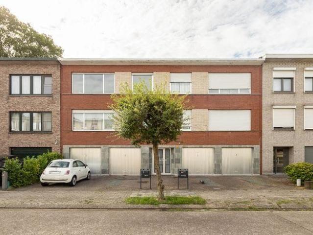 Lichtrijk appartement met dubbele garage in Kapellen
